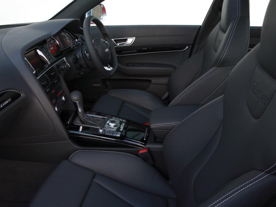 Интерьер Audi RS6 Avant (4F, C6) 2008 года  (AU) (фото 6 из 20)